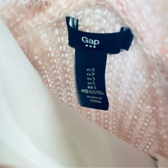 Gap V-neck sweater. Size small. - Picture 6 of 8